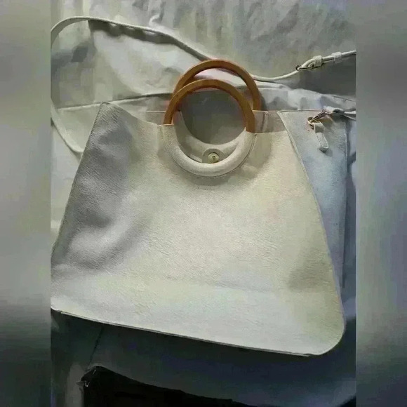 White faux Leather Tote - Picture 4 of 8
